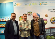 André Wijmer en Gert Koekkoek van Groenteproductie Flevoland met Robert den Ouden van Rodeno 