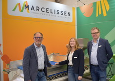 Jan-Pieter de Vries, Sanne Boots en Bob Stultiens van Marcelissen poserend bij de Sliver Remover SR-2