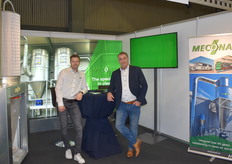 Andele Hellema en Bas Ruijgrok van Meconaf stofafzuiging.