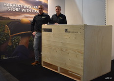 Robert Helder en Patrick Goossens van Naus Agriboxes die hun nieuwe huisstijl showden. 