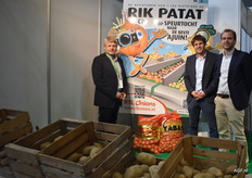 Rik, Rémy en Emiel Tanghe van RTL Patat met hun nieuwste stripverhaal: Rik Patat op speurtocht naar de beste ajuin.