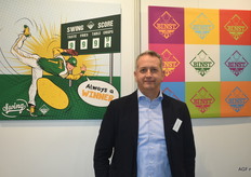 Francis Binst van Binst Breeding & Selection bij het opvallende design rond haar rassen. Nieuw was hierbij Swing. Hij gaf aan dat het wachten was op de contractprijzen. Normaal gesproken worden deze aan het begin van de beurs bekend gemaakt, maar ze lieten nu even op zich wachten. 