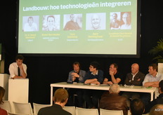 In hal 6 was er plaatsgemaakt voor een panelgesprek over data en technologie in de landbouw. Onder leiding van Christophe Vermeulen (Belgapom) gaven Geert Haesaert (UGent), Bram Van Hecke (Kabinet Landbouw van CD&V), Tom Destoop (Boerenbond), Bart Nemegheer (De Aardappelhoeve) en Jonathan Van Beek (ILVO)