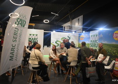 In de gangen van het beursgebouw was Marc Seru Aardappelhandel te vinden, waar later op de middag gezelligheid heerste