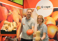 Leo Stoker en Christa Brasser van Q-Cape. Zoete aardappelen, pompoenen en uien voeren de boventoon.