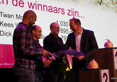 Jeroen Kuin feliciteert de winnaar