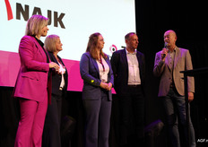 Bas van den Hemel en Jeroen Kuin, samen met vertegenwoordigers van het NAJK