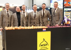 Lijn Moerdijk, Edwin Goetheer, Albert Vonk, Jaco Weststrate, Lindert Moerdijk en Jaap Jonker strak in pak