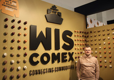 Rinus Wisse van Wiscomex had dit keer geen container uien, maar hoodie's meegenomen voor nieuwe klanten