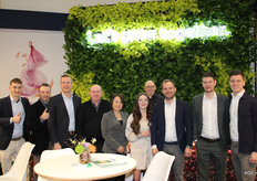 TOP The Onion Group met Collin van Stee, Cosmin Balaciu, Erwin Groen, Pieter Kesselaar, Rose Luwei, Janne Kesselaar, kok Martijn Hartkamp, Rien Murre, Jelle Kesselaar en Lennart Ras