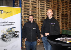 Anton Slabbekoorn en Tiemen Markerink van Eqraft. Hebben bij Agro Duiveland de Baxmatic geïnstalleerd.