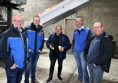 De mannen van Bowa: Dignus Boone, Jozé Boone, Foort Boone, Ton van ‘t hof van Verbruggen Palletizing Solutions en Jan Boone.