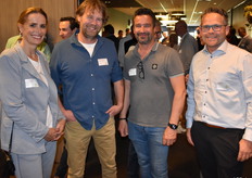 Linda Schokker en Karl van de Wiel van Agro Centre Holland BV, Jan Franje van Franje Onions en Jim Hoogzand van Hoza Zaden.