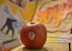 De Joya appel is fris van smaak en wordt in de markt gezet met een uitgebreide reclamecampagne. Doelgroep: tieners tussen de 13-17 jaar.