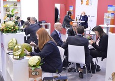 Deze kunstenares verandert meloenen in kunstwerken.