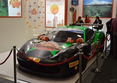 Als het raceteam dat je sponsort de Ferrari Challenge wint, kun je die auto natuurlijk niet thuis laten.