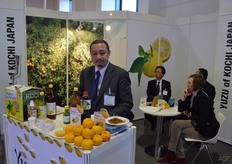 De Japanse citrus Yuzu wordt alleen bewerkt geconsumeerd. De Yuzu, die tussen een limoen en mandarijn in hangt, bevat te veel pitten voor gewone consumptie.