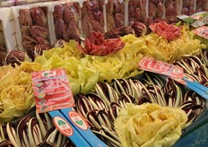 de varieteit Castelfranco met zijn lichte blad en rode spetters doet denken aan een roos