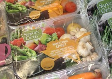 "verse groentepakketten voor het maken van Minestrone soep. "Dit is de meest gegeten soep in Italië", aldus Giullo van Sipo. "Wij hebben verschillende varianten geïntroduceerd voor het maken van Minestrone"