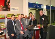 Met zijn allen op de foto met Geert van Koeverden en Vincent Schoonbrood van Satori. Rechts Klaas van de Broek