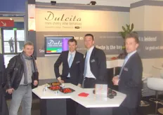 Looije had een aparte stand om de Dulcita-tomaatjes te promoten. Vlnr: Ron van der Lugt, Robbert de Jong en Michiel Bontenbal