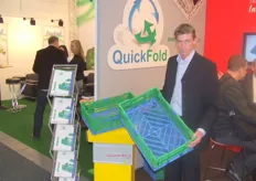 Joost van Ruijven toont trots de Quick Fold van Beekenkamp Verpakkingen.