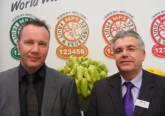 Theo de Groot en Gerrit Jan Vreugdenhil presenteren met trots het nieuwe certificaat Fruit & Vegetables.