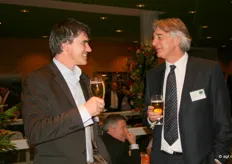 Dirk Garos van Restrain Company (rechts) in gesprek.