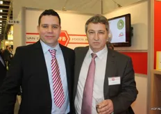Cena Kastroit van Van Dijk Foods (rechts) op de foto met een klant