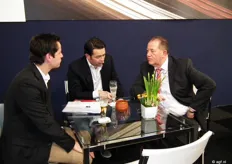 Willem Zonnevylle in gesprek met Michiel Groenewegen en Robert Blomsteel van 2 Organics
