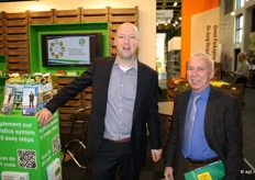 Ronald de Wildt van Green Packaging Systems met Ruud Bodegraven van DDS Kistenfabriek