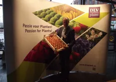 Paul Hooijman van DLV Plant met de winnende uien.