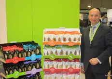 Maarten Jonkman, Salesmanager Benelux van Pom Wonderful en Wonderful Pistachios geeft aan dat er in de Nederlandse supermarktschappen steeds meer variëteiten zijn te vinden van de pistachios
