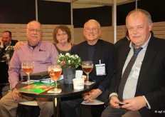 Tijd voor een gezellig drankje: Lynnell Brandt van AIGN met zijn vrouw, John Reeves van PVM en Florent Geerdens van Boomkwekerij René Nicolaï.