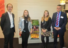 Het VLAM-team FrBeDu. Freddy Dutoit (Frankrijk), Anneleen Leon (België) met haar nieuwe collega Thaïs Mees en rechts Kristophe Thijs (Duitsland)