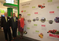 Special Fruit bestaat 25 jaar en pakte dit keer uit met de Milestones uit haar geschiedenis. Patrick Maes, François Maes en zijn vrouw Clara Van Looveren. François Maes besloot vorig jaar te stoppen na 40 jaar in de AGF-sector, maar hij blijft nog nauw betrokken bij het bedrijf.