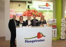 Het team van Veiling Hoogstraten. V.l.n.r.: Marc Tielemans, Leen Matthé, Ilja Luijten, Jan Engelen en Sarah Van Trier. Hoogstraten zal in 2015 haar aardbeien weer op allerlei manieren aan de consument bekend maken.