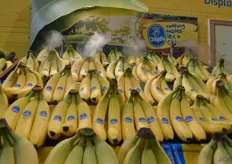 De bananen van Chiquita worden gekoeld met een nevelmachine.