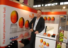 Eric van Heugten van Multitray. Hij trok de aandacht door te presenteren wat de Fruitsaver voor bescherming kan bieden aan fruit. Ook wilde hij de nadruk leggen op de 500-gram schalen die hij aanbied.