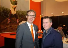 De nieuwe ZON-directeur Michiel van Ginkel in gesprek met Bas van Leeuwenvan Kwekerij Westburg, die partner is van een Marokkaans tomatenteeltbedrijf