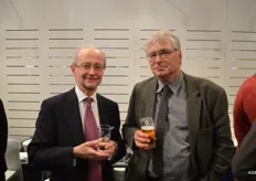 Links Algemeen Afgevaardigde van de Vlaamse Regering in Duitsland, Koen Haverbeke en algemeen directeur van Vlam Frans De Wachter.
