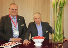 Hans Van der Hallen en voorzitter Dirk van der Plas van Veiling Hoogstraten. De nieuwe slogan van Hoogstraten is 'Welcome to the home of quality'. De voorzitter heeft de baseline al goed gerepeteerd om te onthouden voor de volgende AGF-kennisdag ;)