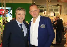 Kastriot Cena en Henk Vlaeminck van Van Dijk Foods Belgium gaan graag op de foto.