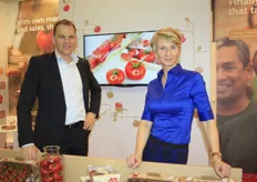 Paul Stoffels en Petra Veldman. Stoffels presenteerde haar verschillende tomaten waaronder de Gusto, sinds 2015 in het assortiment.