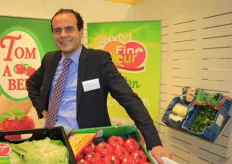 Voor het eerst een eigen stand: Dominique Keersebilck van de REO Veiling met op de achtergrond de merken Tomabel en Fine Fleur.