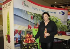 Petra Wautraets van LTV bij de Rockit appeltjes. Van deze kleine appeltjes was er dit jaar voor het een Belgische oogst. Rockit wordt gepresenteerd als gezond tussendoortje.