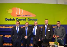 Dutch Carrot Group levert peen in alle soorten, maten en verpakkingen met vestigingen in Beringe en Usquert. Gerrie Stroeve, Robin Smit, Hans Steltenpool, Hans Knook en Jan Daniels.