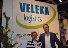 Veleka Logistics is de nieuwe naam voor Fresh Freigt. Dit bedrijf is allround dienstverlener op het gebied van logistiek zoals luchtvracht, zeevracht, douaneformaliteiten, fyto, ompakken AGF. Transport met eigen koelwagens. Er zijn vestigingen in Luik, Maastricht en Schiphol. Eveneens is er een groupagecentrum voor Europese transporten in De Lier. Marja Pierik en Kees Verheul.
