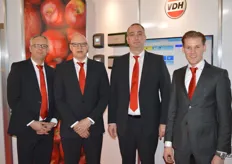 VDH is leverancier van besturingssystemen en heeft de nieuwste techniek in huis als het gaat om koelen, bewaren en rijpen van AGF. Jacco Smid, Harald Pauw, Henk Westera en Thomas Kalteren.