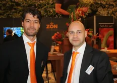 Rick van de Ven en Maurice Langeslag van ZON, voor het eerst met het nieuwe logo op de beurs